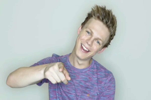 Caspar Lee: Age, Net Worth, Married Life, Salary, Height, Weight, and Dating History Unveiled
