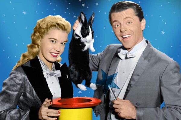 Nani Darnell: The Iconic Magician’s Assistant Who Redefined Stage Magic