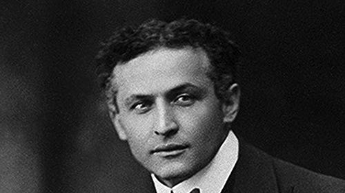 Harry Houdini: Magic Tricks, Biography, Net Worth, Age, Height, Weight, and Married Life