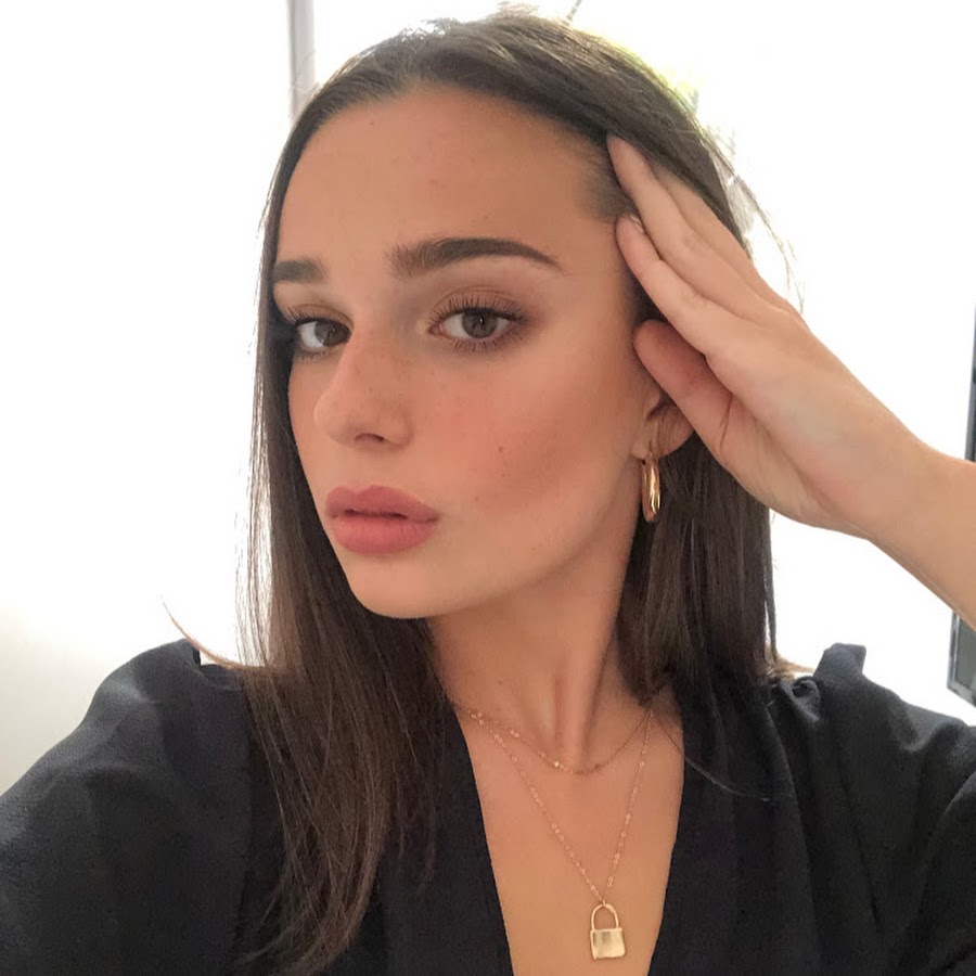 Andie Ella - Professional Portrait
