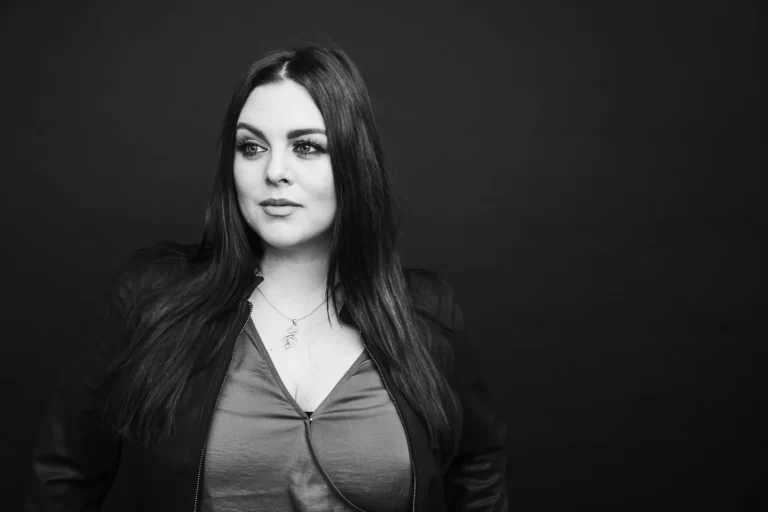 Katrina Weidman - Professional Portrait