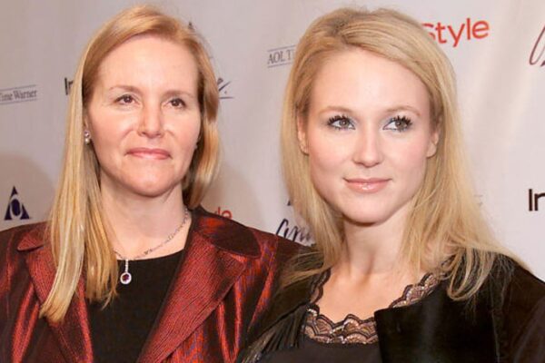 Jewel says her mother 'embezzled' over $100M from the singer | FOX6 Milwaukee
