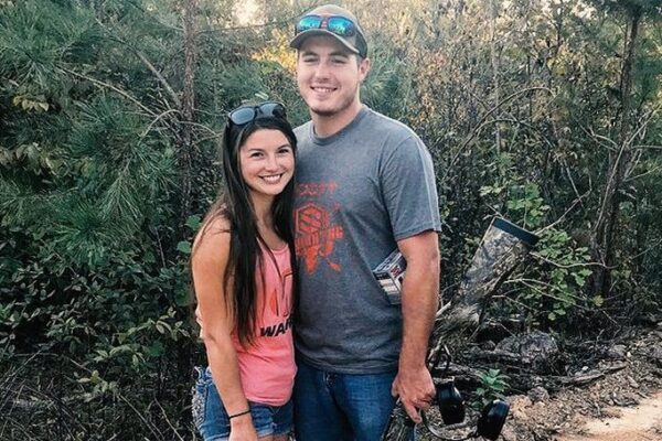 What is the networth of the Celebrity couple, Hannah Barron and Hunter Horton?